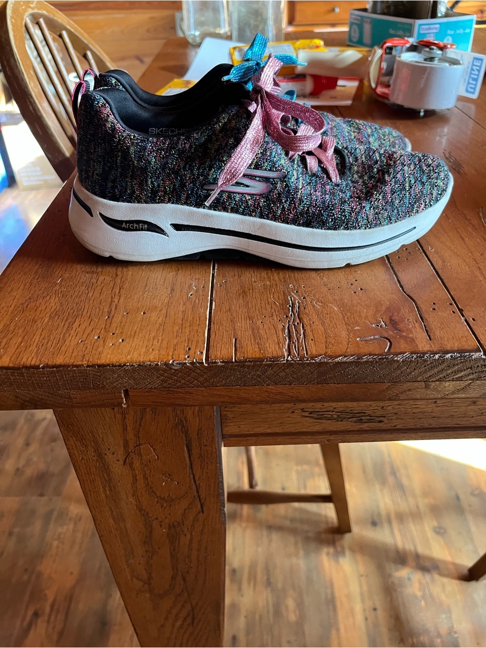 EUC WOMENS SKECHERS SIZE 9